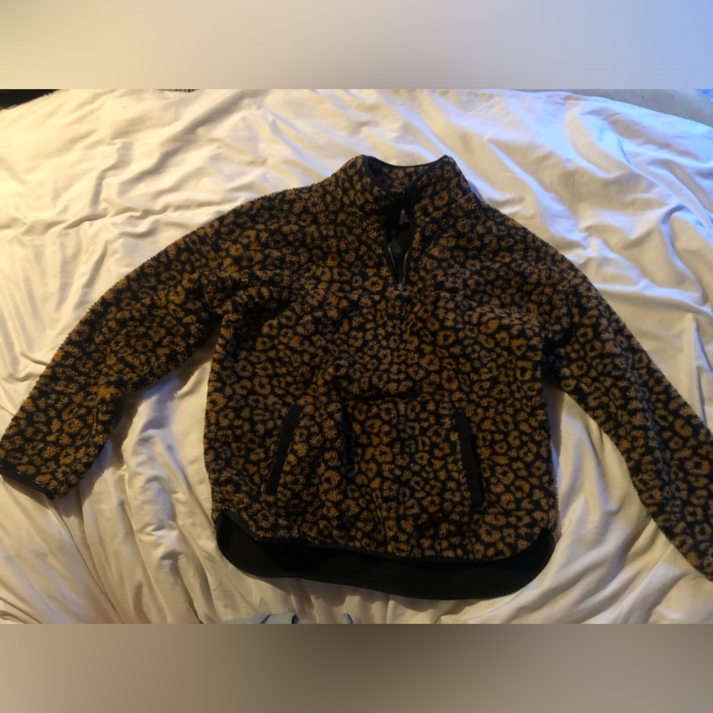 Time and Tru Black Fleece Pullover